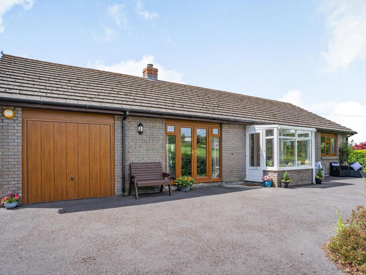 Yr Hen Ffald Llanedy Exterior photo