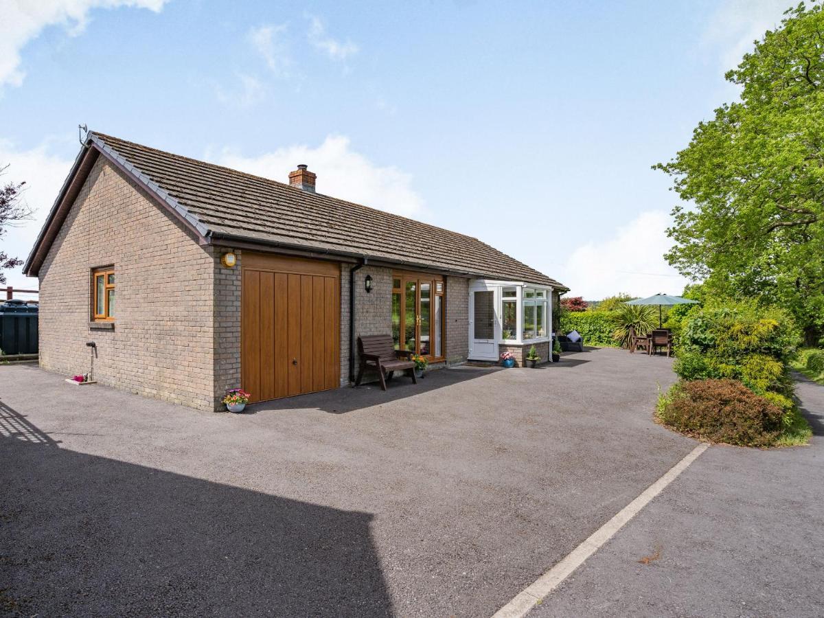 Yr Hen Ffald Llanedy Exterior photo